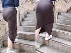 階段下からパンティラインくっきり着衣お姉さんが盗撮される