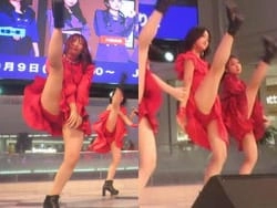 Juice=Juiceが曲途中で脚上げて股間見せつける卑猥な振り付けを披露